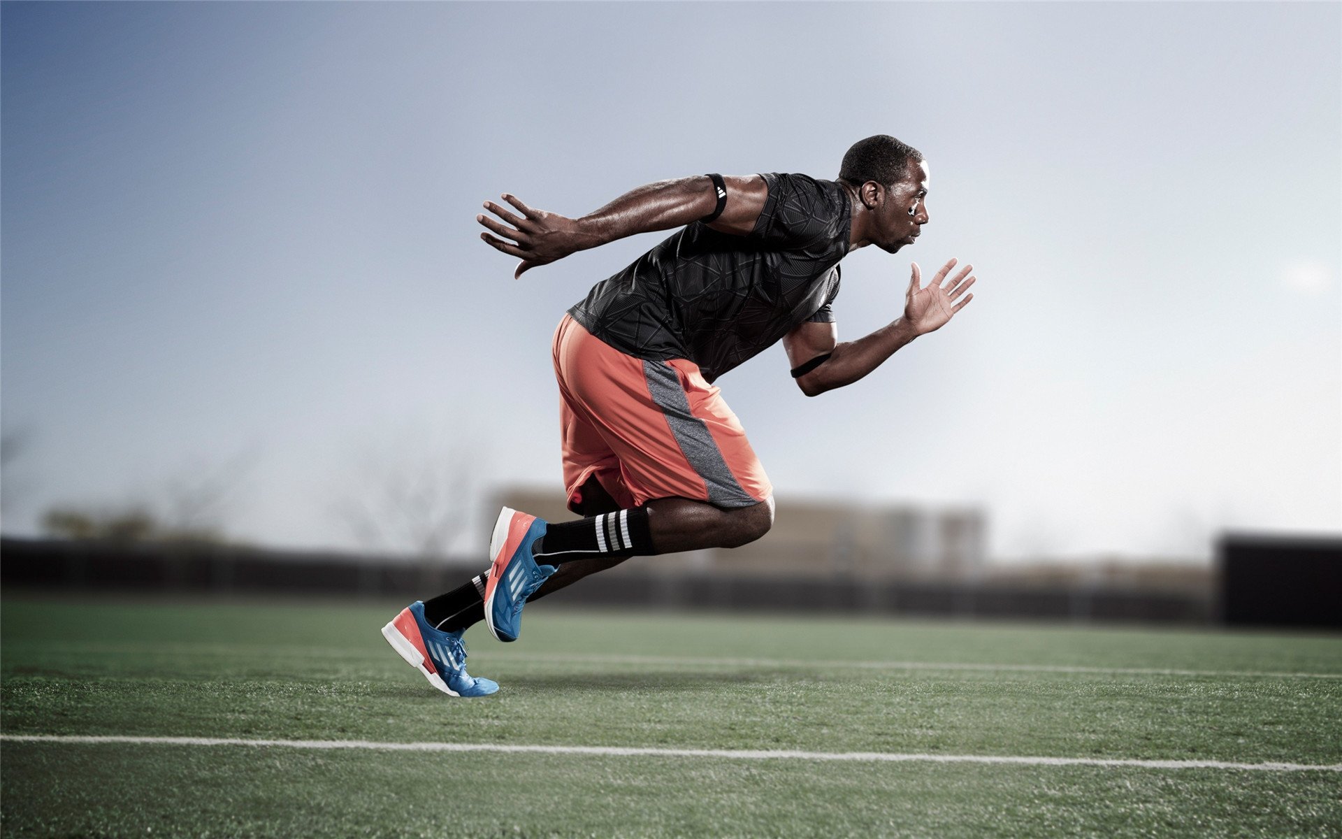 开云官方-【全能型球员】亚伦·诺拉场上场场表现稳定，亚伦弱什么